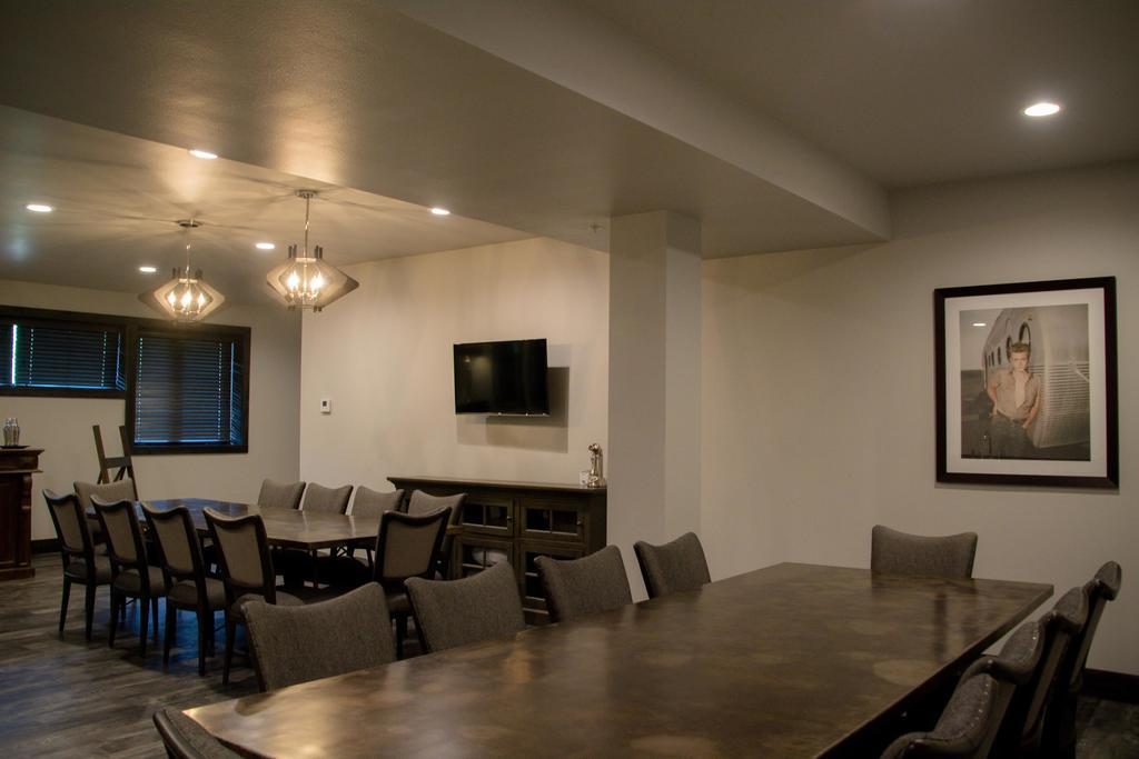 Okoboji Commons Hotel 外观 照片