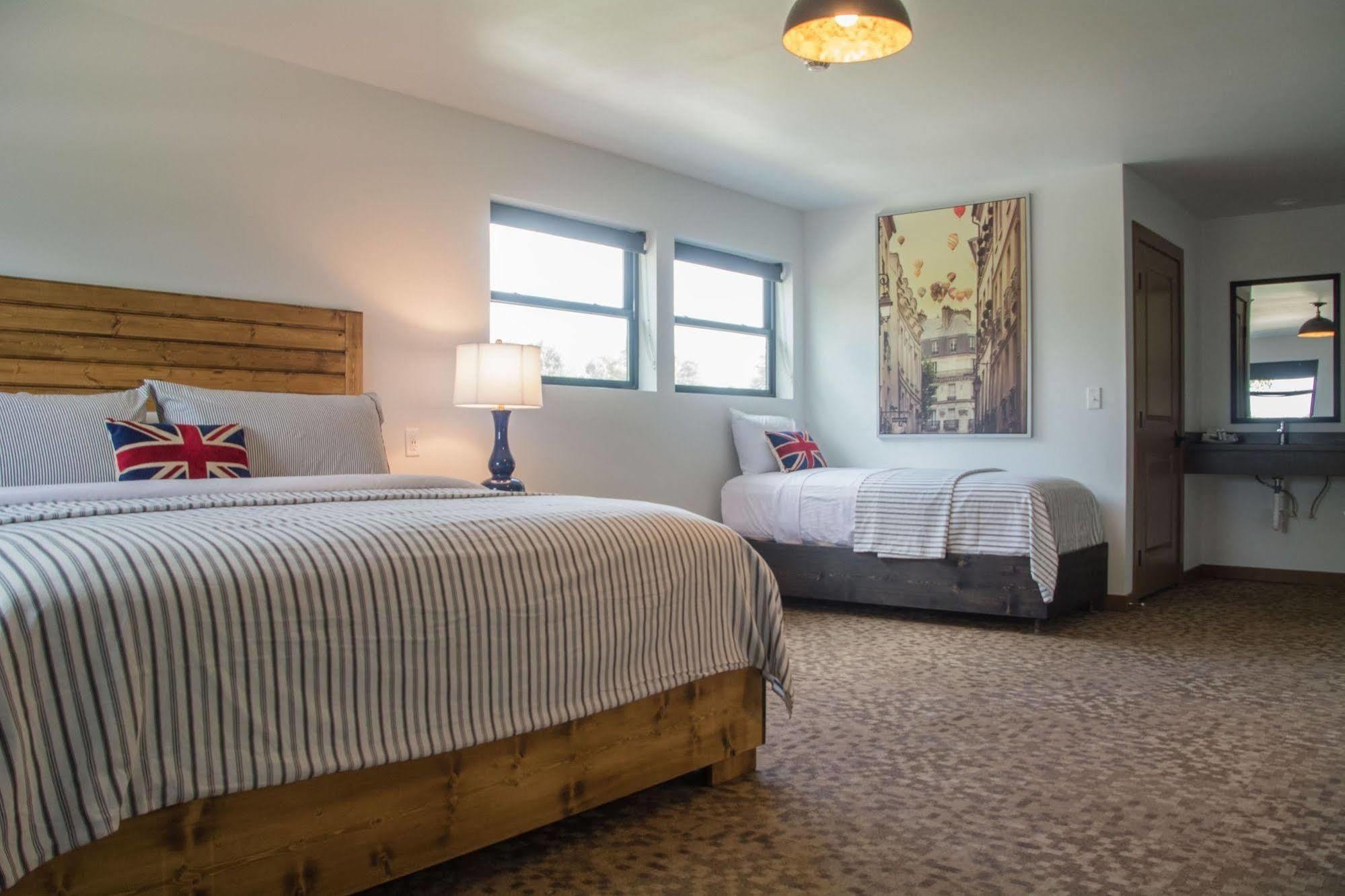 Okoboji Commons Hotel 外观 照片